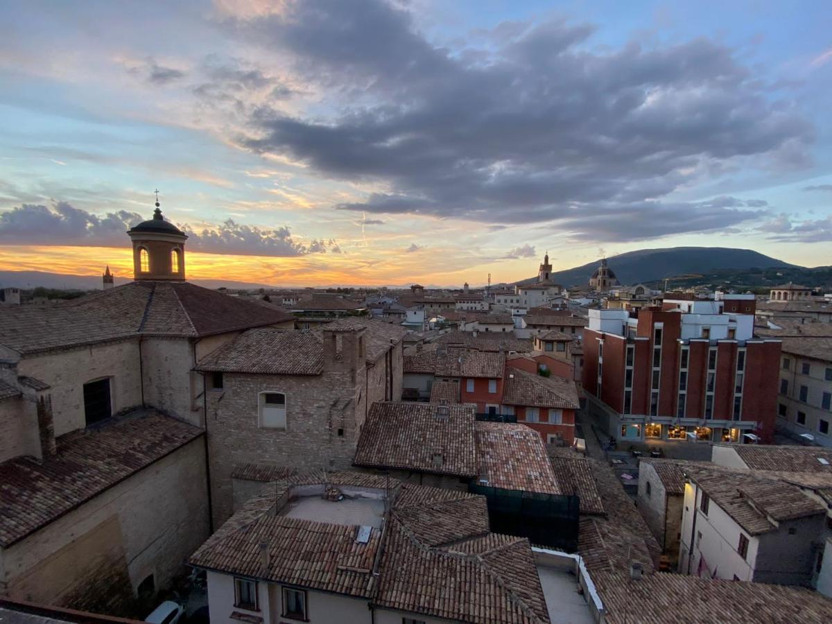 Affittacamere La Terrazza Sul Campanile Фоліньо Екстер'єр фото