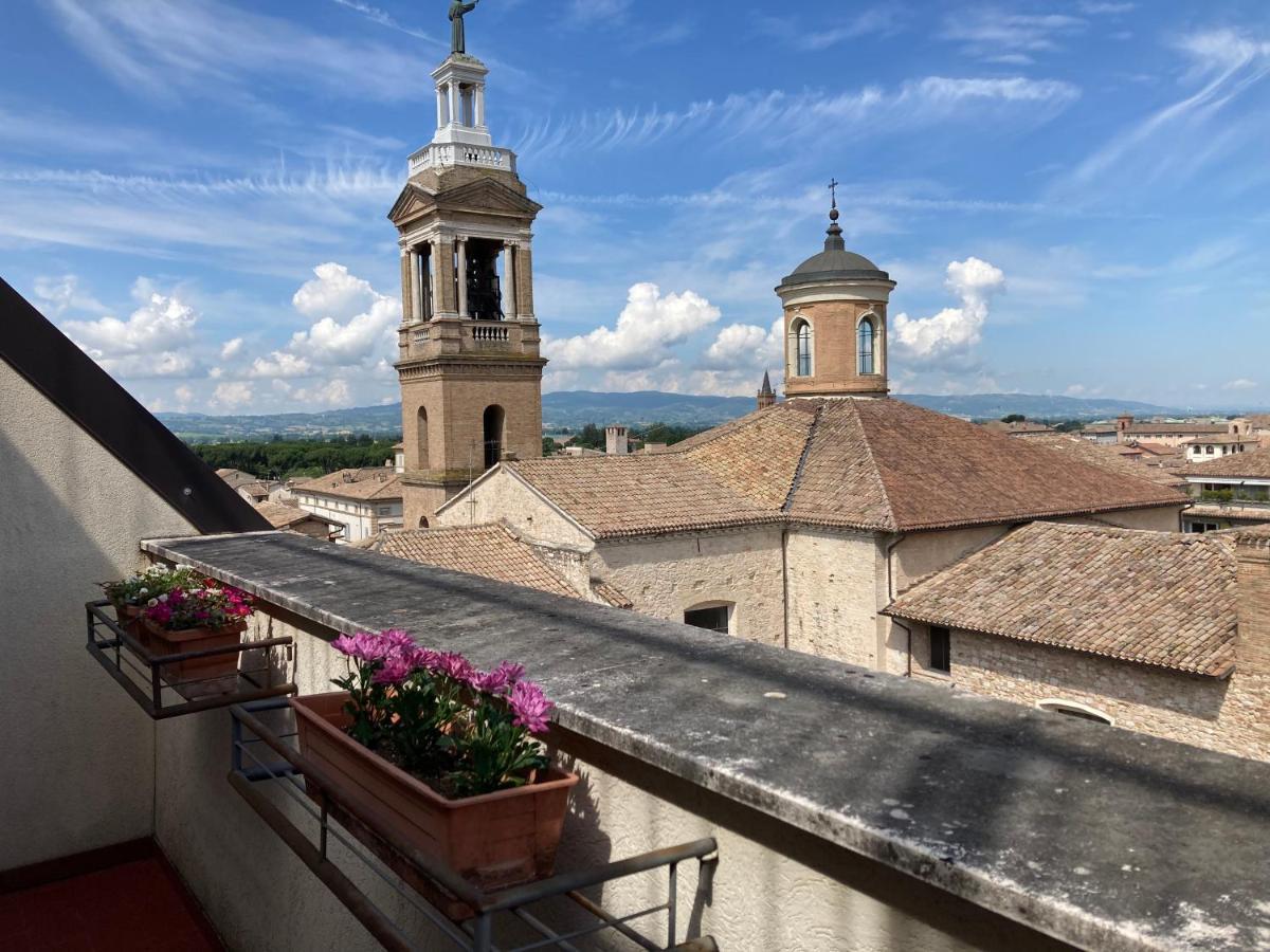 Affittacamere La Terrazza Sul Campanile Фоліньо Екстер'єр фото